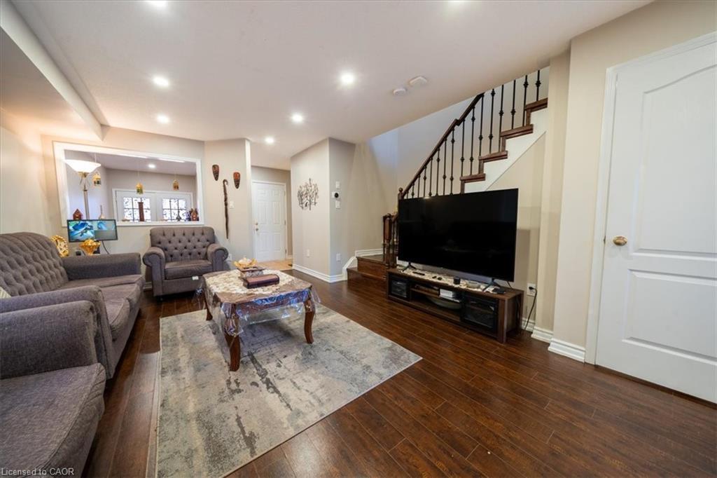 326 Albright Road, Brampton, ON - Indoor Photo Showing Living Room