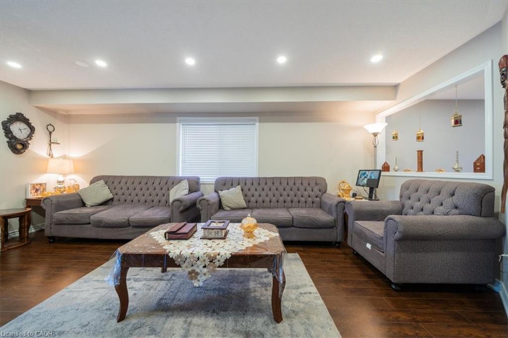 326 Albright Road, Brampton, ON - Indoor Photo Showing Living Room