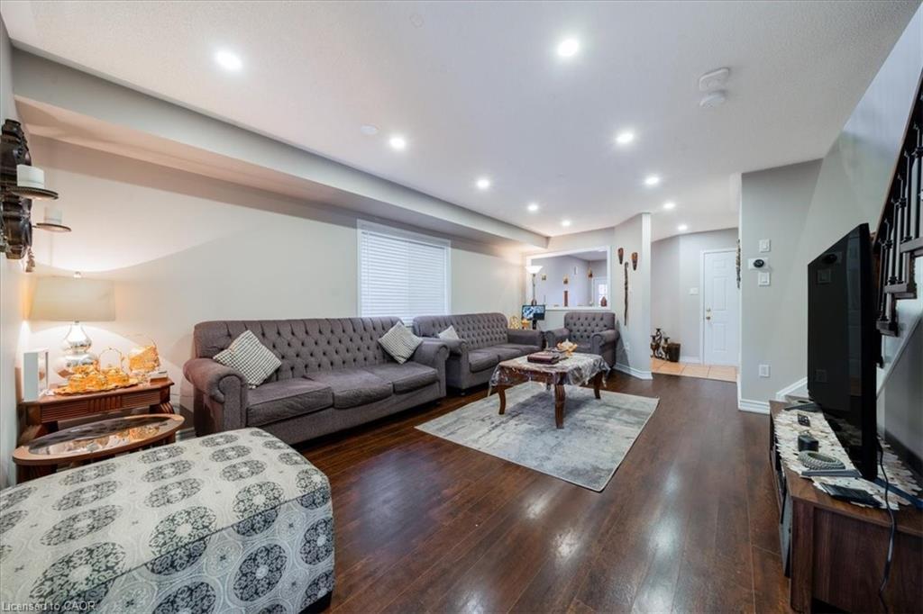 326 Albright Road, Brampton, ON - Indoor Photo Showing Living Room