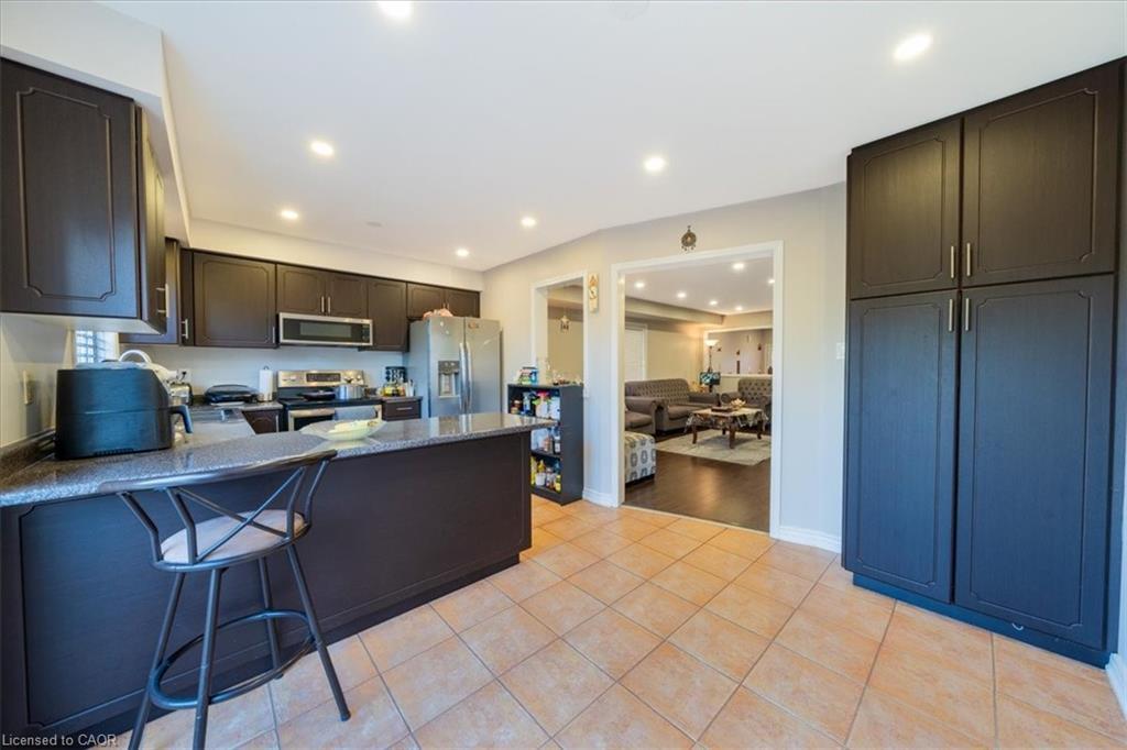 326 Albright Road, Brampton, ON - Indoor Photo Showing Kitchen