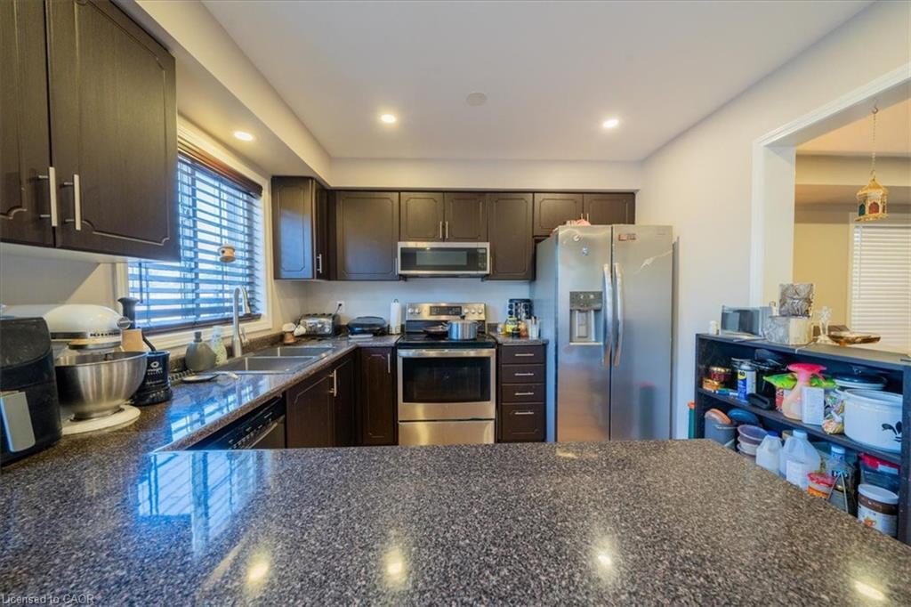 326 Albright Road, Brampton, ON - Indoor Photo Showing Kitchen With Double Sink