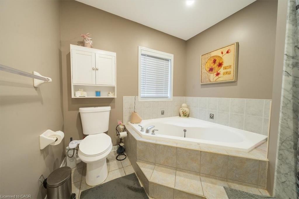 326 Albright Road, Brampton, ON - Indoor Photo Showing Bathroom