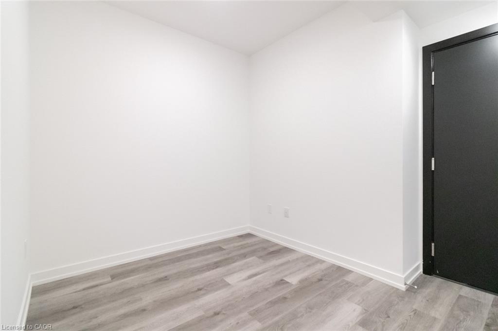 1810-15 Wellington Street S, Kitchener, ON - Indoor Photo Showing Other Room