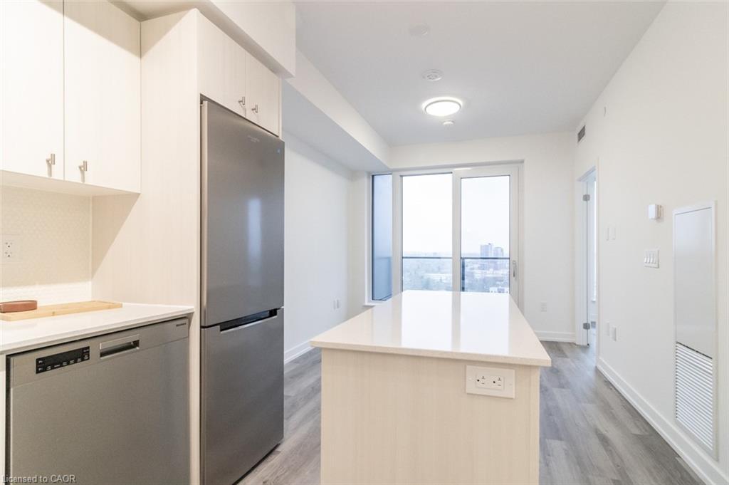 1810-15 Wellington Street S, Kitchener, ON - Indoor Photo Showing Kitchen