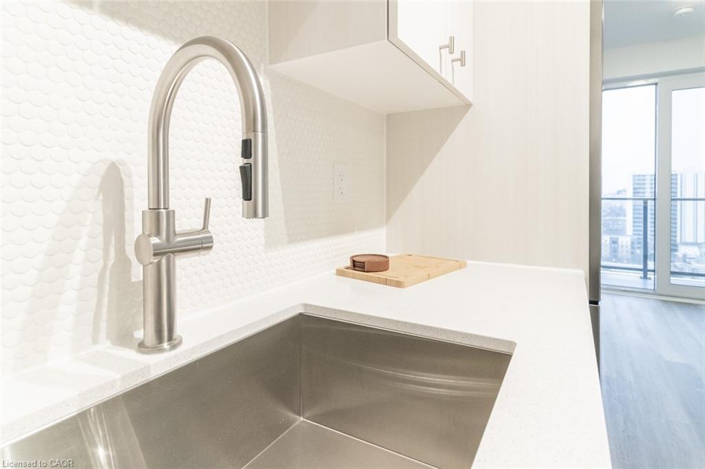 1810-15 Wellington Street S, Kitchener, ON - Indoor