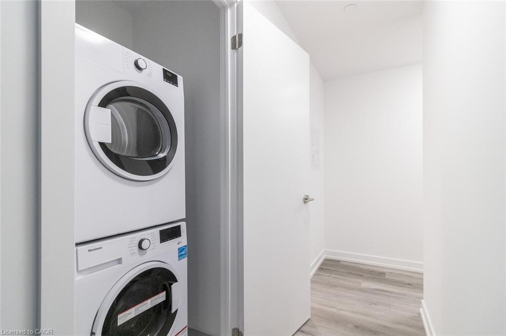 1810-15 Wellington Street S, Kitchener, ON - Indoor Photo Showing Laundry Room