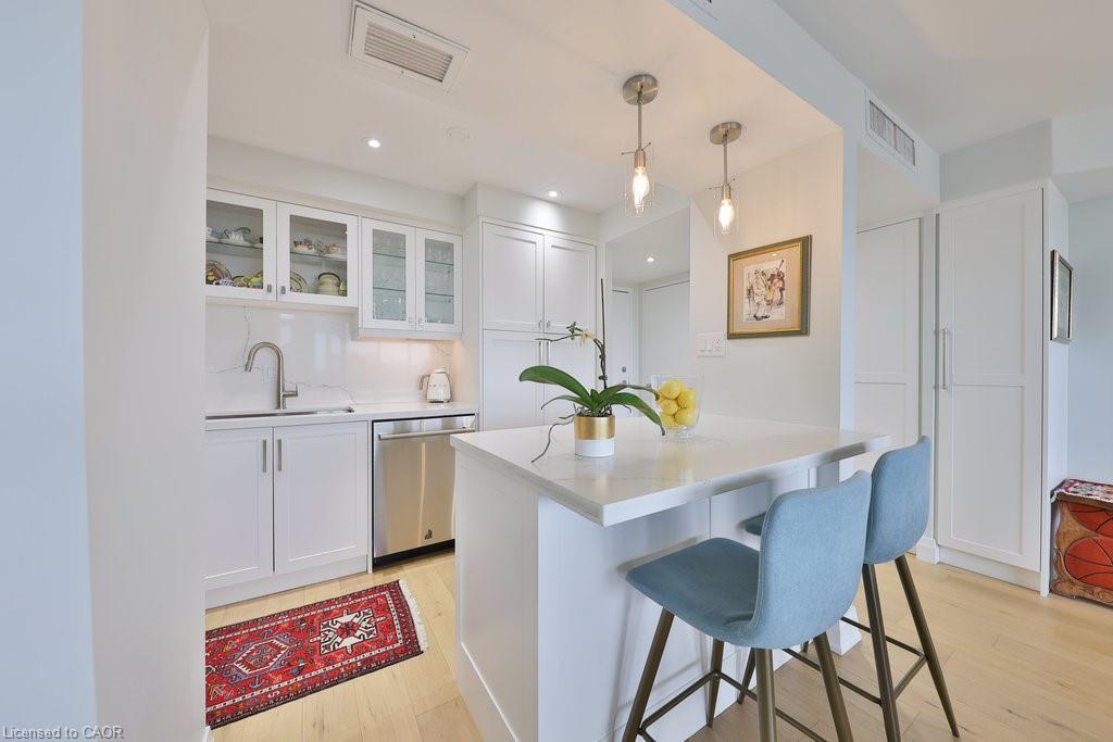 606-1333 Bloor Street, Mississauga, ON - Indoor