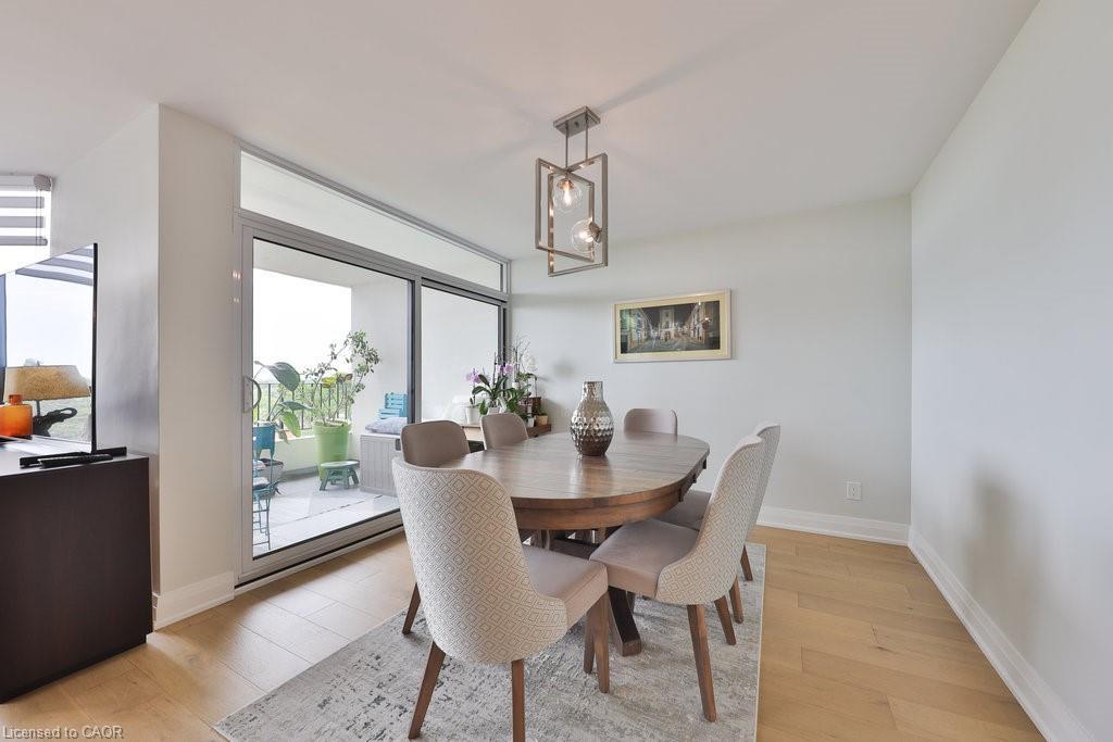 606-1333 Bloor Street, Mississauga, ON - Indoor Photo Showing Dining Room
