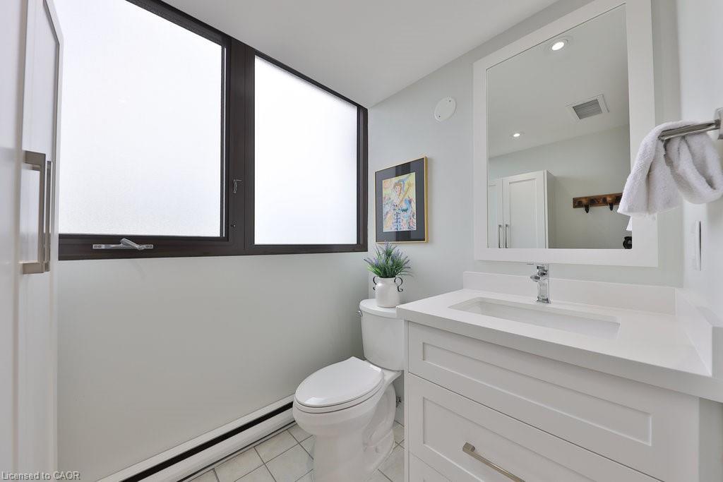 606-1333 Bloor Street, Mississauga, ON - Indoor Photo Showing Bathroom
