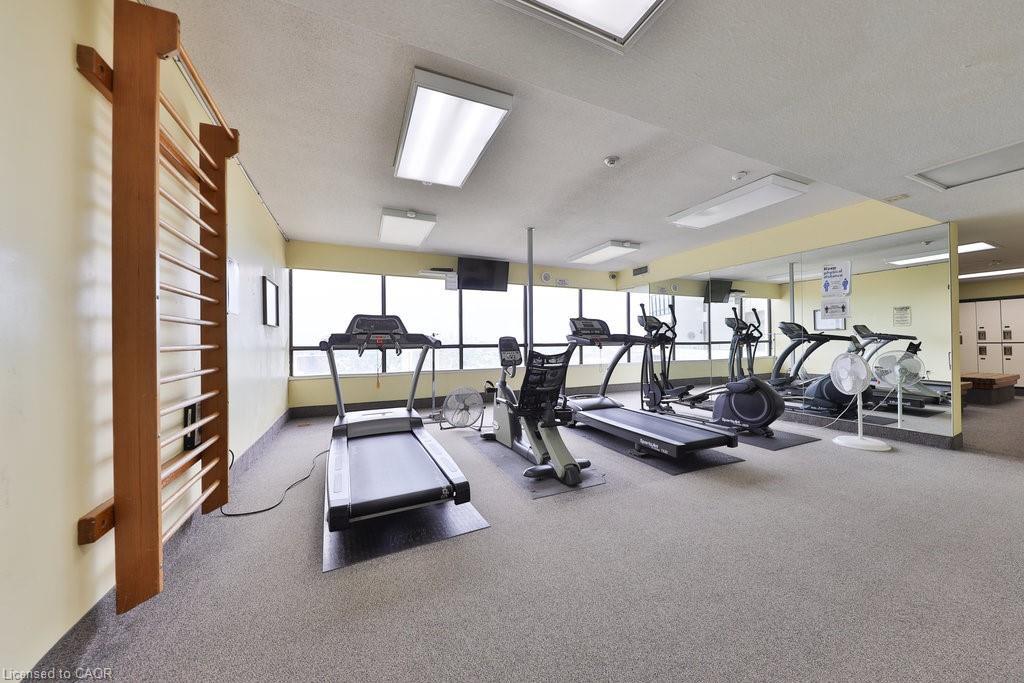 606-1333 Bloor Street, Mississauga, ON - Indoor Photo Showing Gym Room