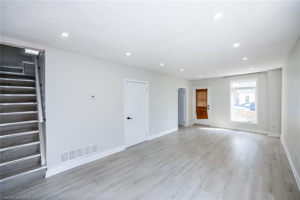 143 Glendale Avenue N, Hamilton, ON - Indoor