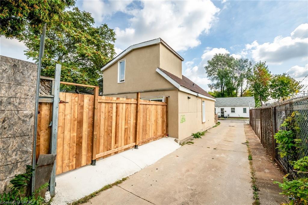 143 Glendale Avenue N, Hamilton, ON - Outdoor With Exterior