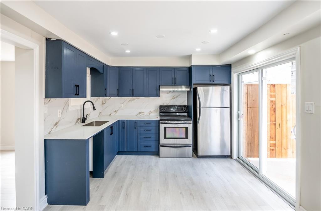 143 Glendale Avenue N, Hamilton, ON - Indoor Photo Showing Kitchen