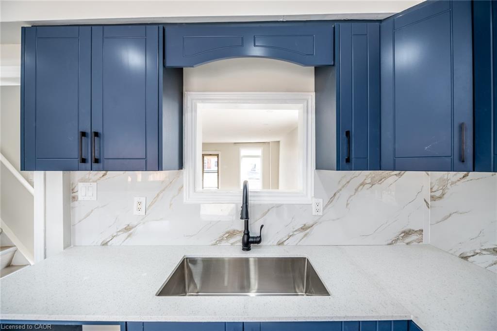 143 Glendale Avenue N, Hamilton, ON - Indoor Photo Showing Kitchen