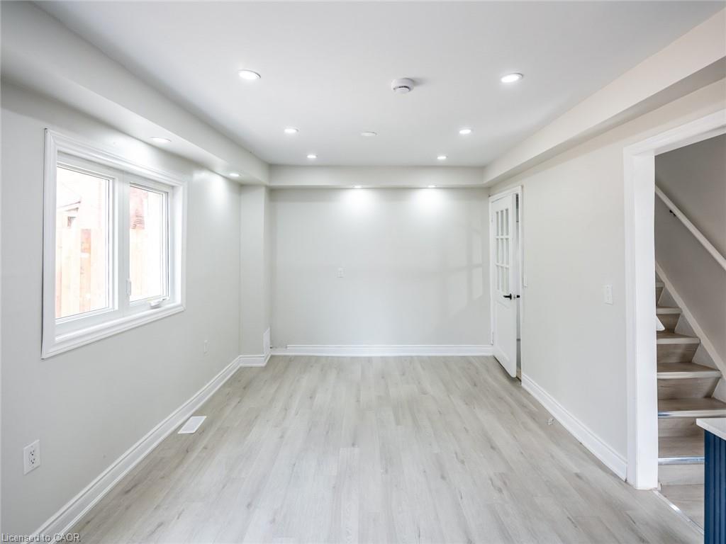 143 Glendale Avenue N, Hamilton, ON - Indoor Photo Showing Other Room