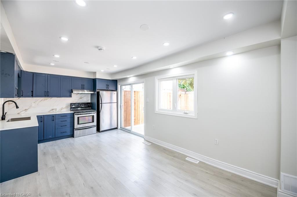 143 Glendale Avenue N, Hamilton, ON - Indoor Photo Showing Kitchen With Upgraded Kitchen