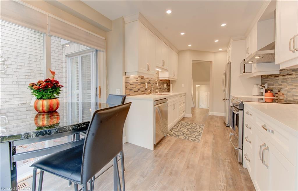 61-225 Benjamin Road, Waterloo, ON - Indoor Photo Showing Other Room