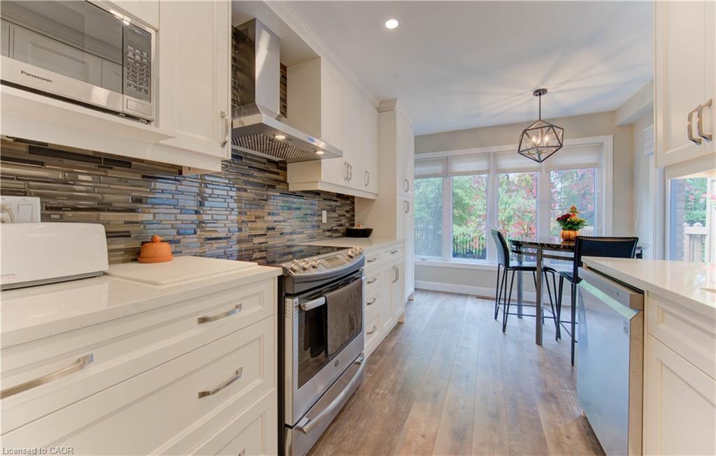 61-225 Benjamin Road, Waterloo, ON - Indoor Photo Showing Kitchen With Upgraded Kitchen