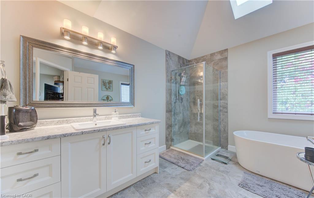 61-225 Benjamin Road, Waterloo, ON - Indoor Photo Showing Bathroom