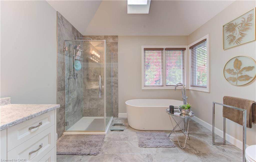 61-225 Benjamin Road, Waterloo, ON - Indoor Photo Showing Bathroom