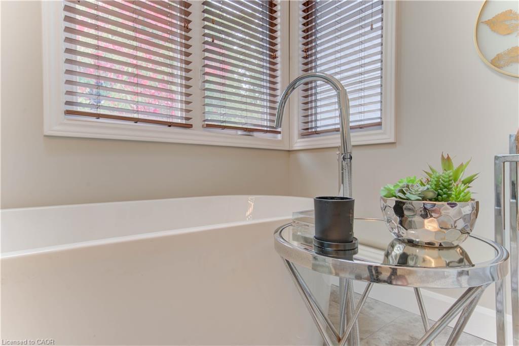 61-225 Benjamin Road, Waterloo, ON - Indoor