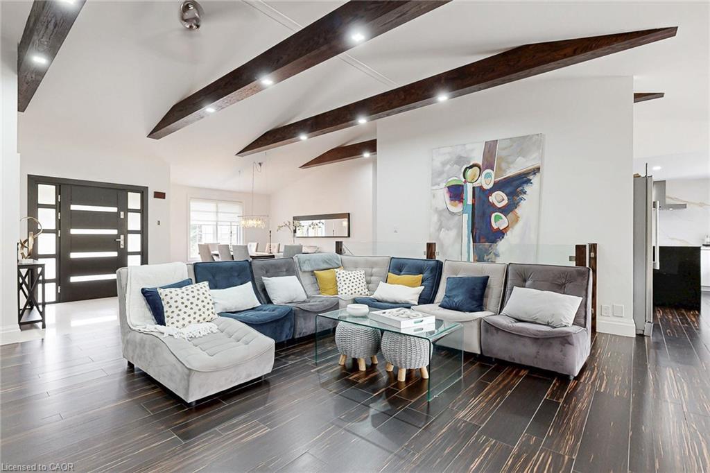 13127 27 Side Road, Halton Hills, ON - Indoor Photo Showing Living Room