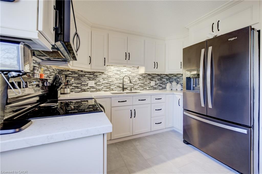 26 Cluthe Crescent, Kitchener, ON - Indoor Photo Showing Kitchen