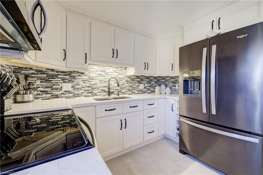 26 Cluthe Crescent, Kitchener, ON - Indoor Photo Showing Kitchen With Upgraded Kitchen