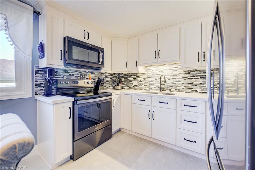 26 Cluthe Crescent, Kitchener, ON - Indoor Photo Showing Kitchen With Upgraded Kitchen