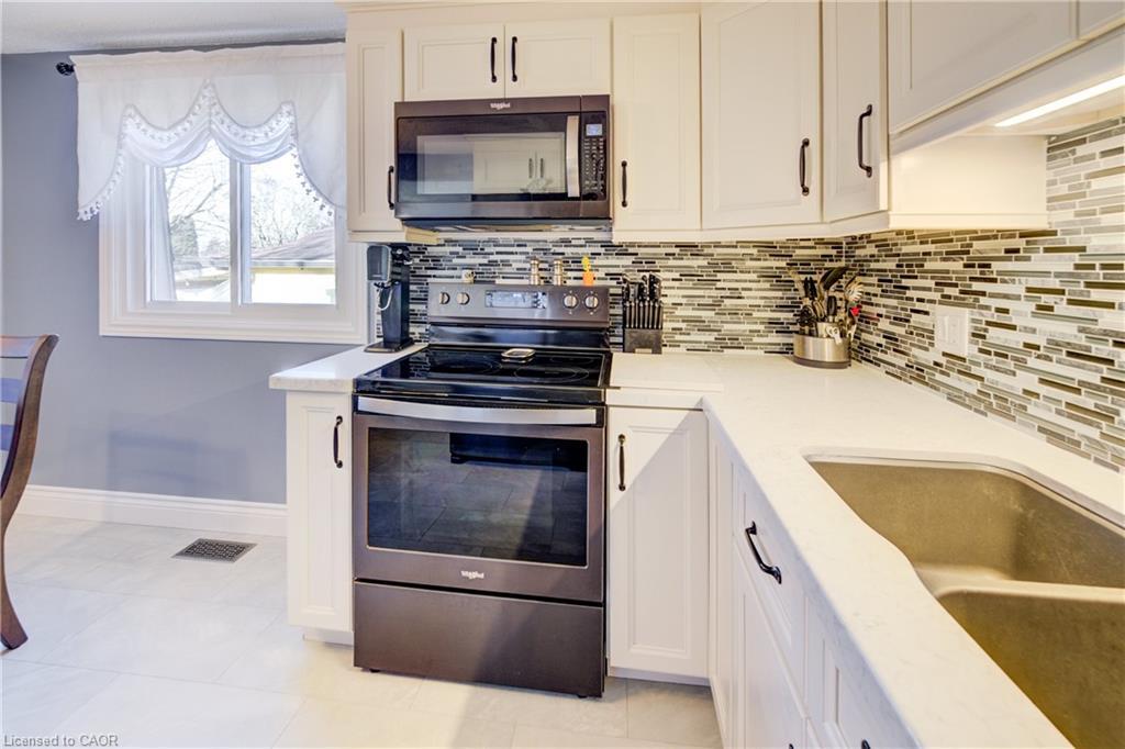 26 Cluthe Crescent, Kitchener, ON - Indoor Photo Showing Kitchen
