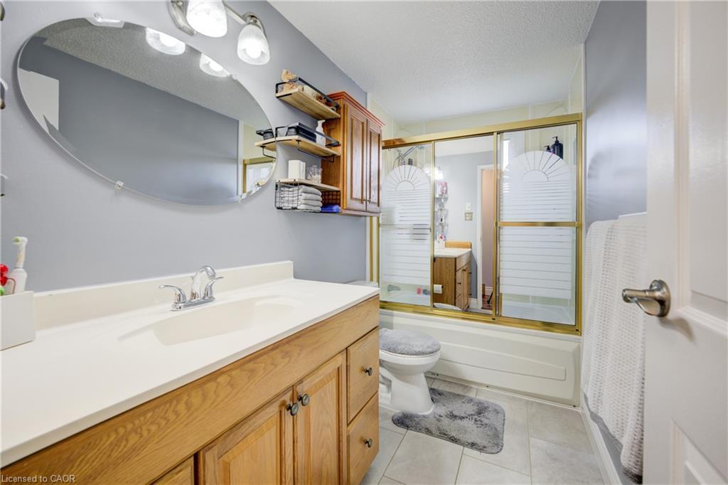 26 Cluthe Crescent, Kitchener, ON - Indoor Photo Showing Bathroom