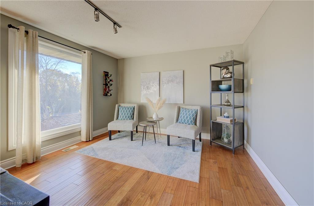 47 Manor Drive, Kitchener, ON - Indoor Photo Showing Living Room