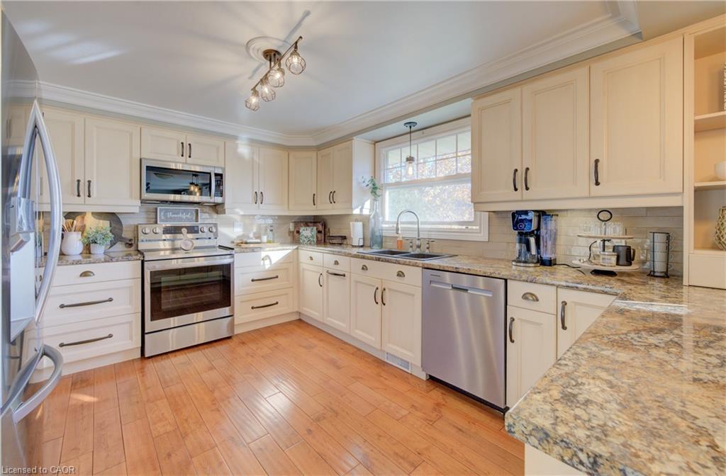 47 Manor Drive, Kitchener, ON - Indoor Photo Showing Kitchen