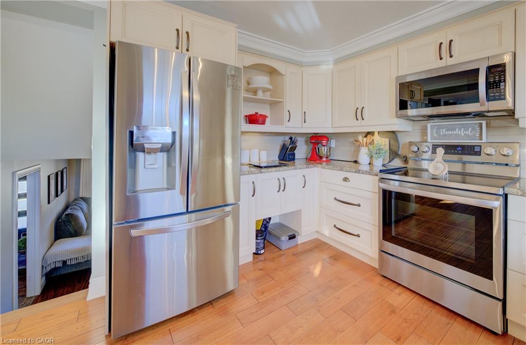 47 Manor Drive, Kitchener, ON - Indoor Photo Showing Kitchen