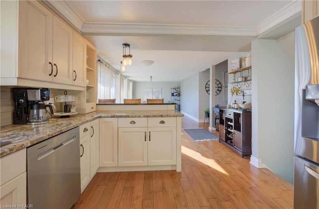 47 Manor Drive, Kitchener, ON - Indoor Photo Showing Kitchen