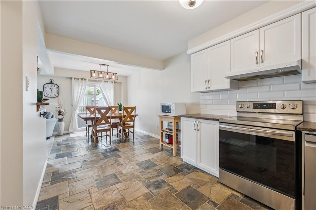 747 Fairway Court, Kitchener, ON - Indoor Photo Showing Kitchen