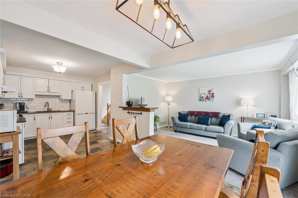747 Fairway Court, Kitchener, ON - Indoor Photo Showing Living Room