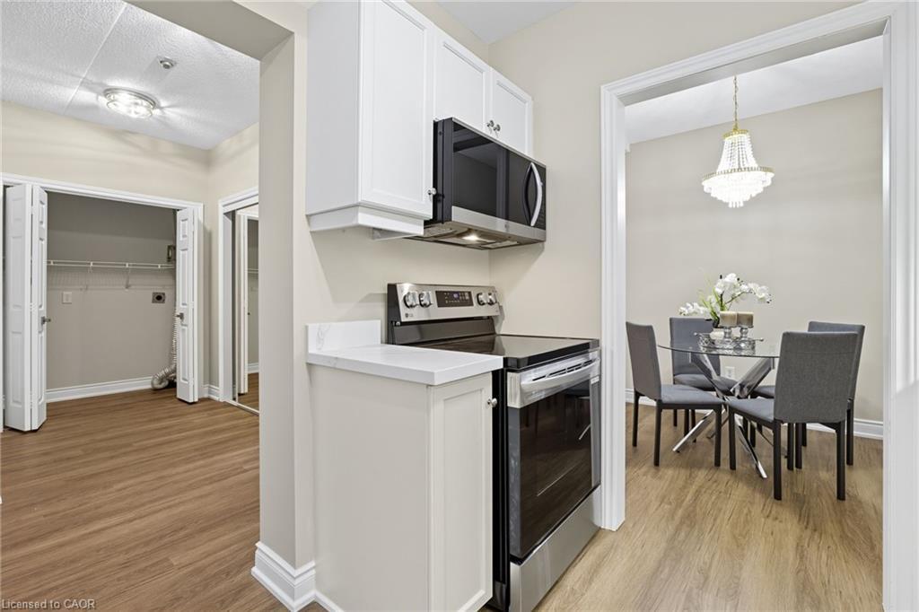 215-2075 Amherst Heights Drive, Burlington, ON - Indoor Photo Showing Kitchen