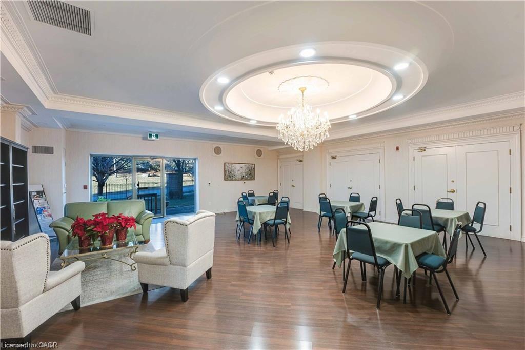 215-2075 Amherst Heights Drive, Burlington, ON - Indoor