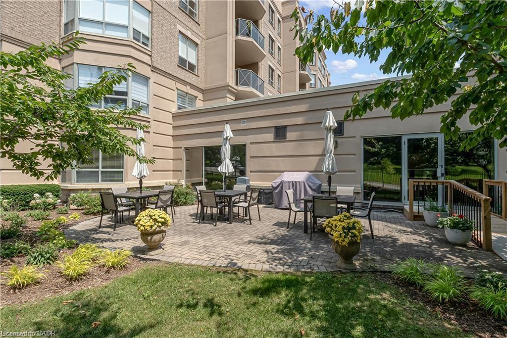 215-2075 Amherst Heights Drive, Burlington, ON - Outdoor