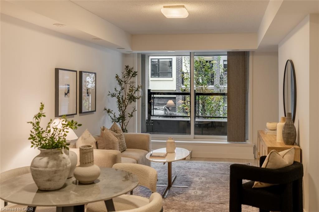 608-1129 Cooke Boulevard, Burlington, ON - Indoor Photo Showing Living Room