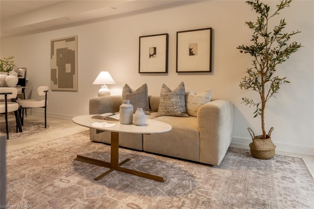 608-1129 Cooke Boulevard, Burlington, ON - Indoor Photo Showing Living Room