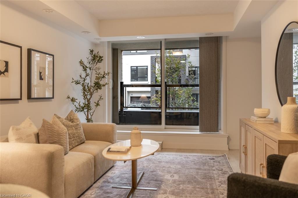 608-1129 Cooke Boulevard, Burlington, ON - Indoor Photo Showing Living Room