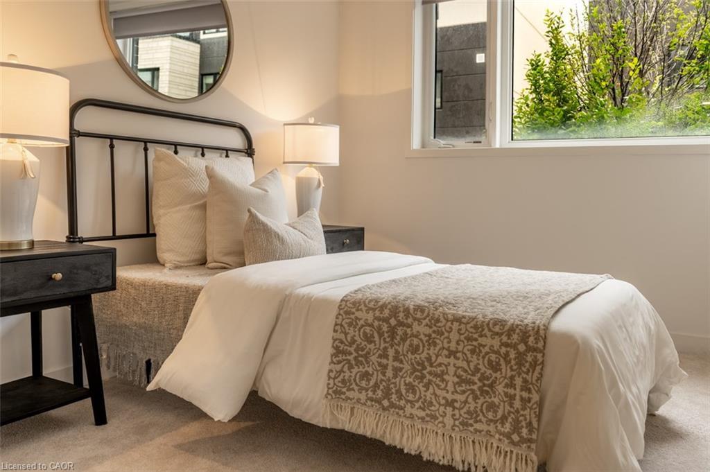 608-1129 Cooke Boulevard, Burlington, ON - Indoor Photo Showing Bedroom