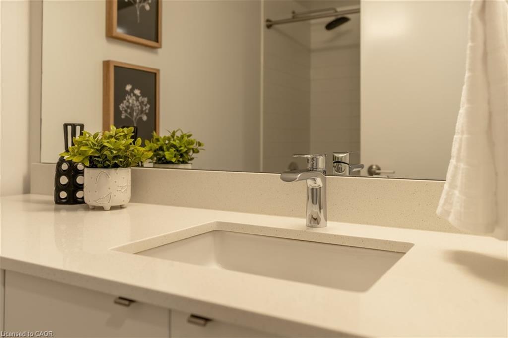 608-1129 Cooke Boulevard, Burlington, ON - Indoor Photo Showing Bathroom