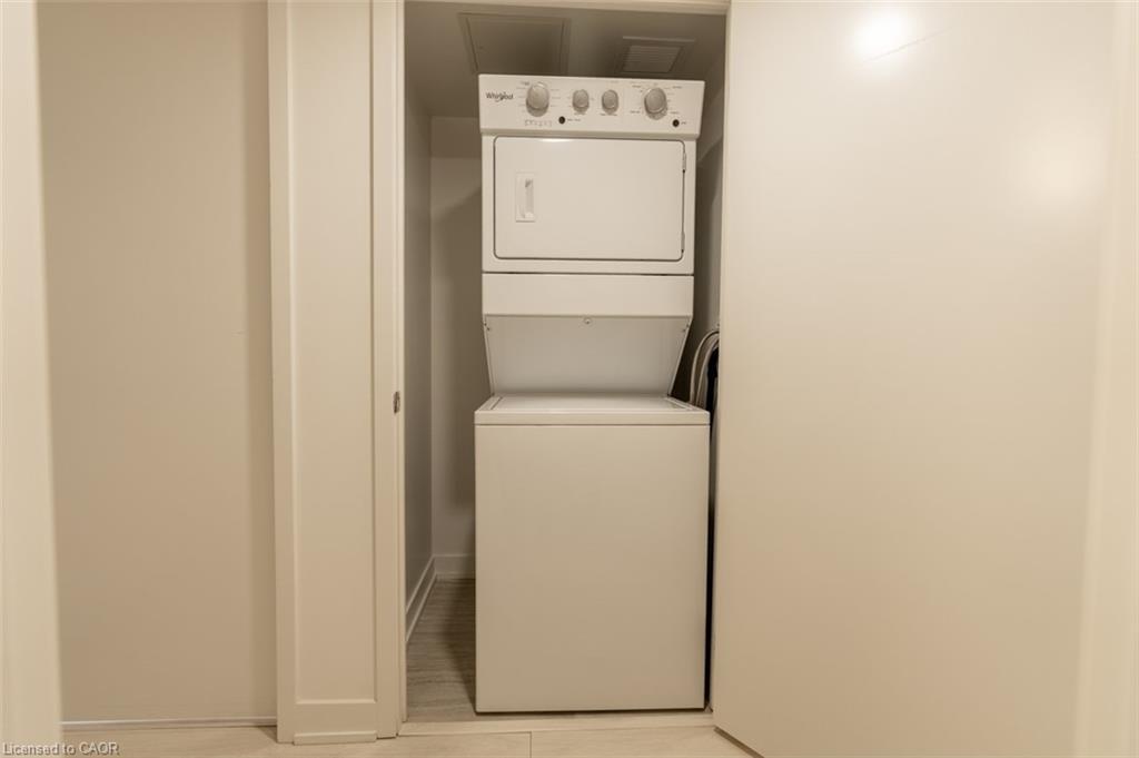 608-1129 Cooke Boulevard, Burlington, ON - Indoor Photo Showing Laundry Room