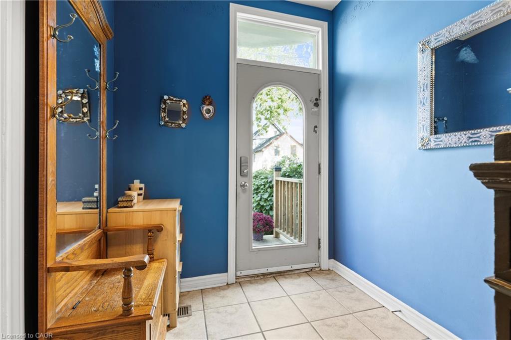 25 Chatham Street, Hamilton, ON - Indoor Photo Showing Other Room