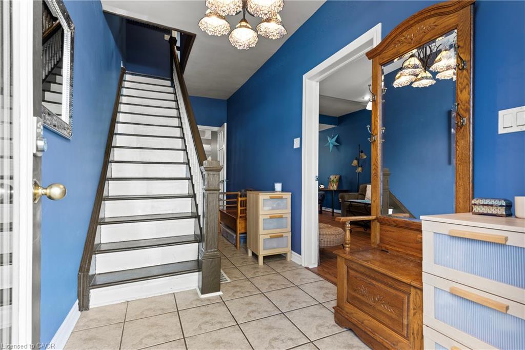 25 Chatham Street, Hamilton, ON - Indoor Photo Showing Other Room