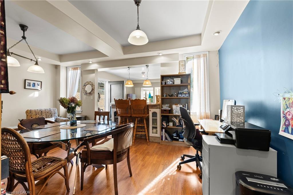 25 Chatham Street, Hamilton, ON - Indoor Photo Showing Dining Room