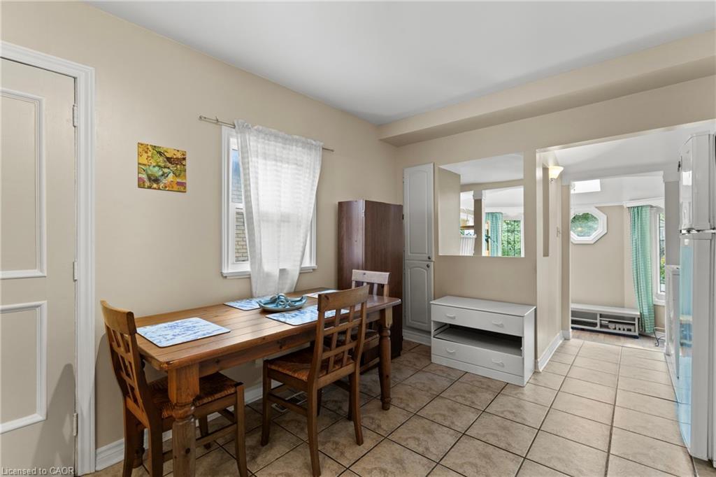 25 Chatham Street, Hamilton, ON - Indoor Photo Showing Dining Room